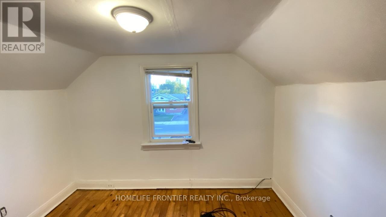 92 King Street W, Mississauga, Ontario  L5B 1G9 - Photo 9 - W12486823