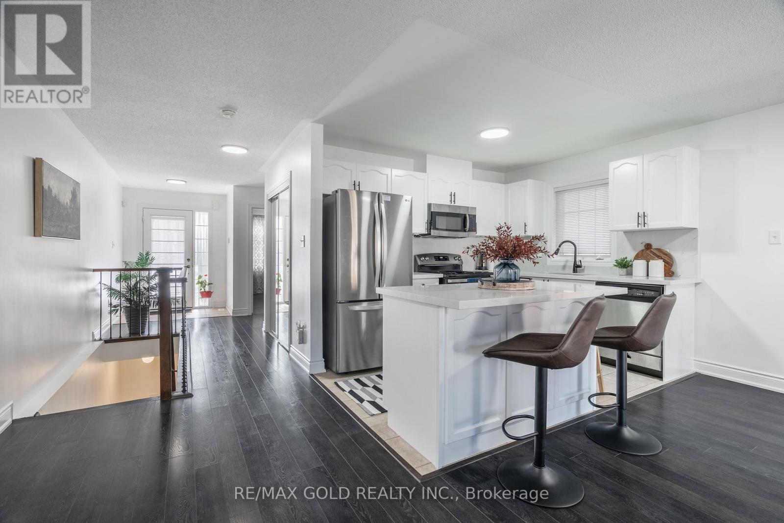 67 Locust Drive, Brampton, Ontario  L6R 0W2 - Photo 10 - W12486827