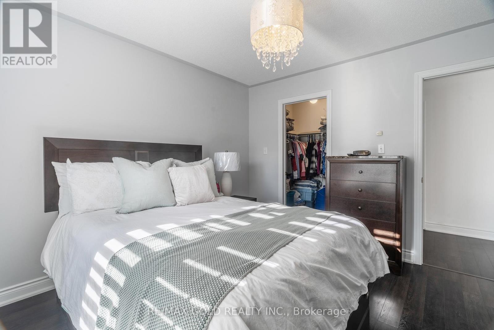 67 Locust Drive, Brampton, Ontario  L6R 0W2 - Photo 14 - W12486827