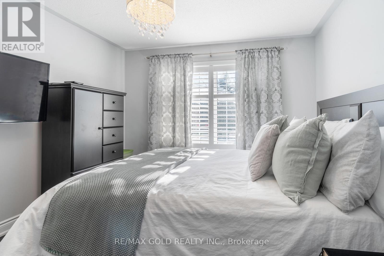 67 Locust Drive, Brampton, Ontario  L6R 0W2 - Photo 15 - W12486827