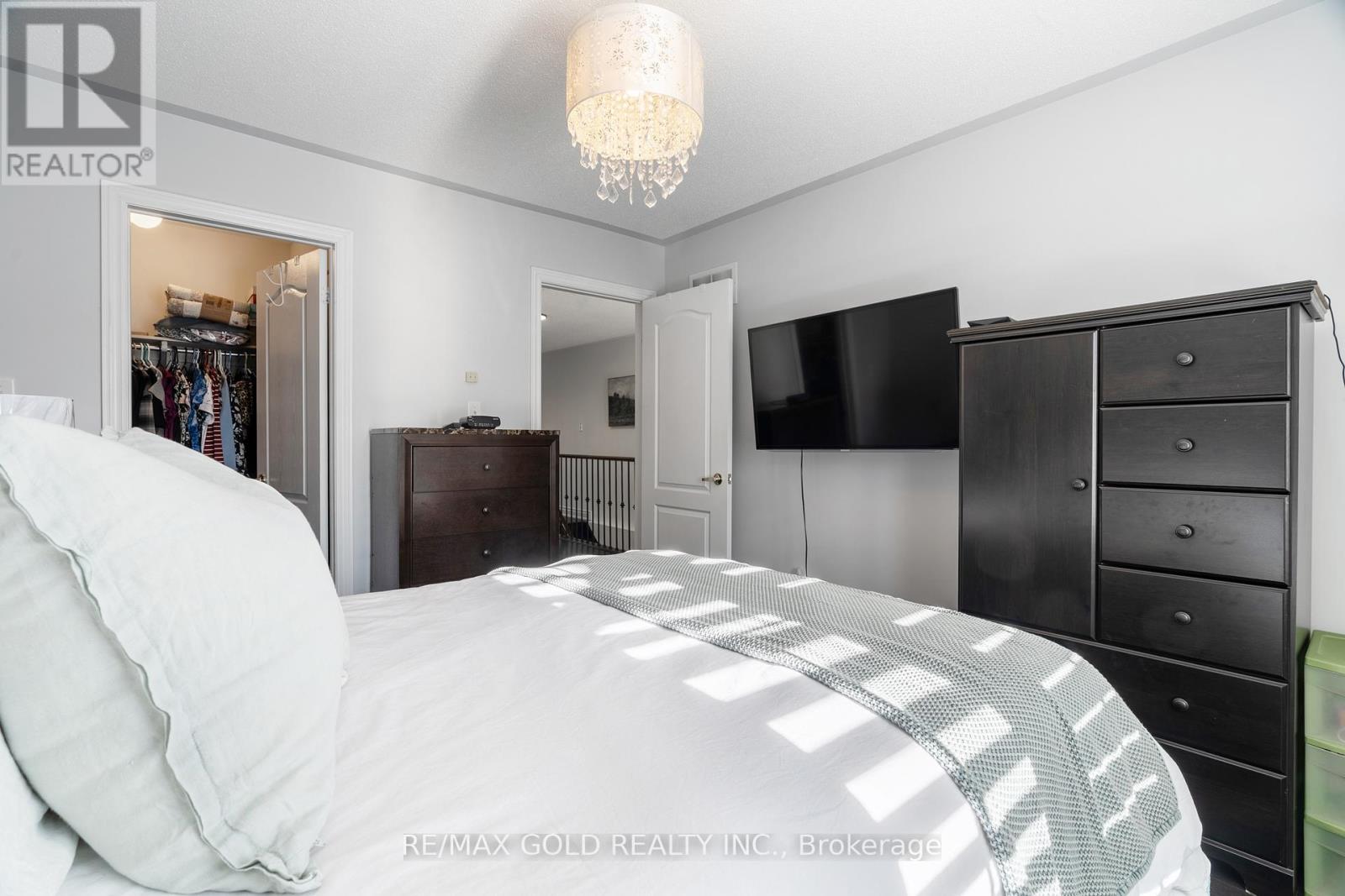 67 Locust Drive, Brampton, Ontario  L6R 0W2 - Photo 16 - W12486827