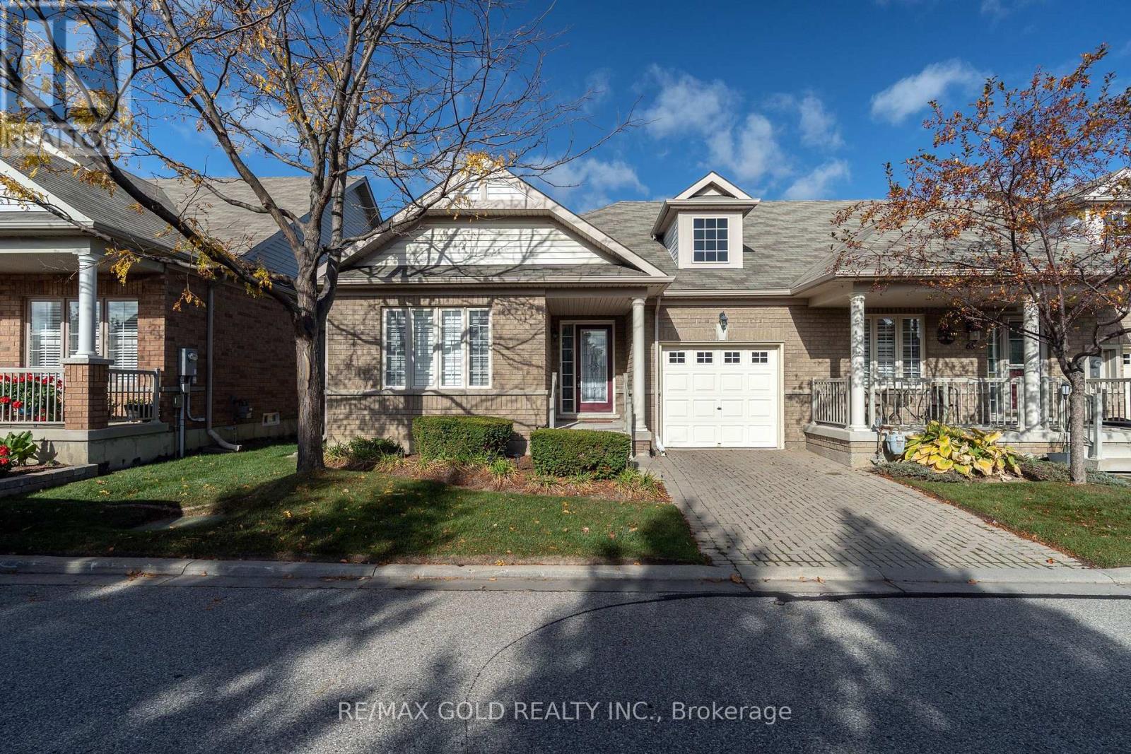 67 Locust Drive, Brampton, Ontario  L6R 0W2 - Photo 2 - W12486827