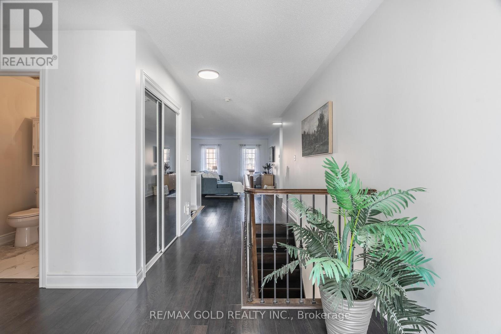 67 Locust Drive, Brampton, Ontario  L6R 0W2 - Photo 7 - W12486827