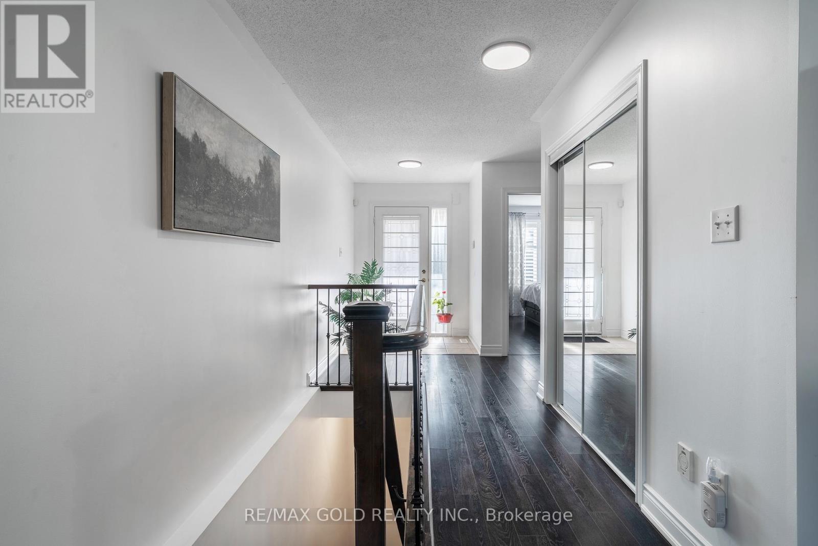 67 Locust Drive, Brampton, Ontario  L6R 0W2 - Photo 9 - W12486827