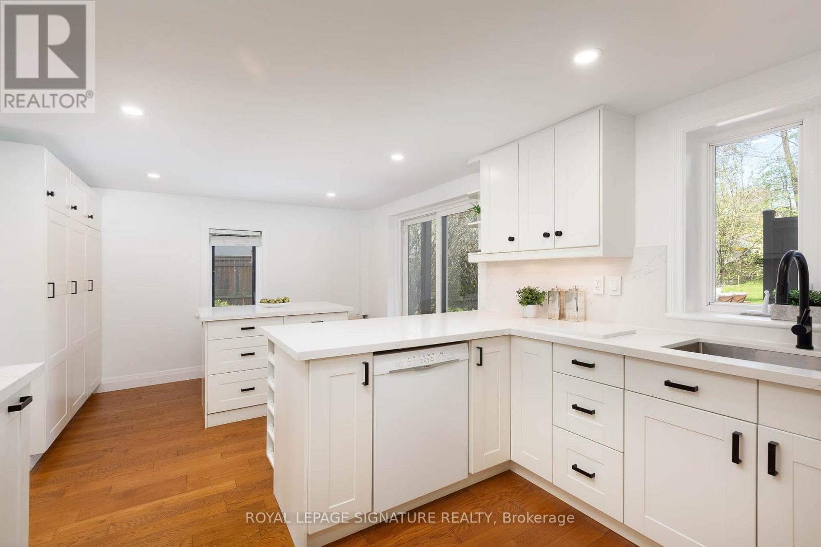 1969 Balsam Avenue, Mississauga, Ontario  L5J 1L3 - Photo 11 - W12486833