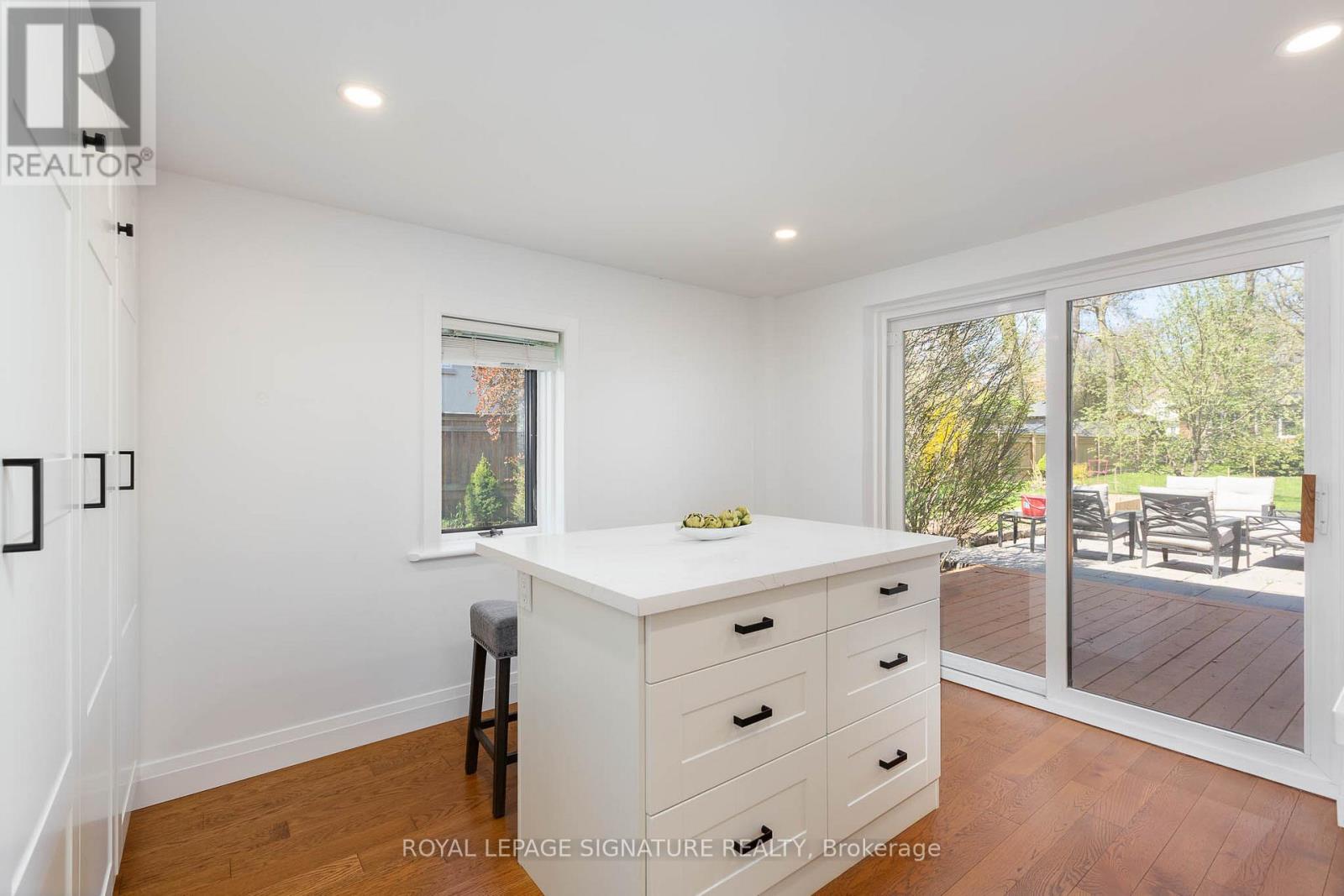 1969 Balsam Avenue, Mississauga, Ontario  L5J 1L3 - Photo 12 - W12486833