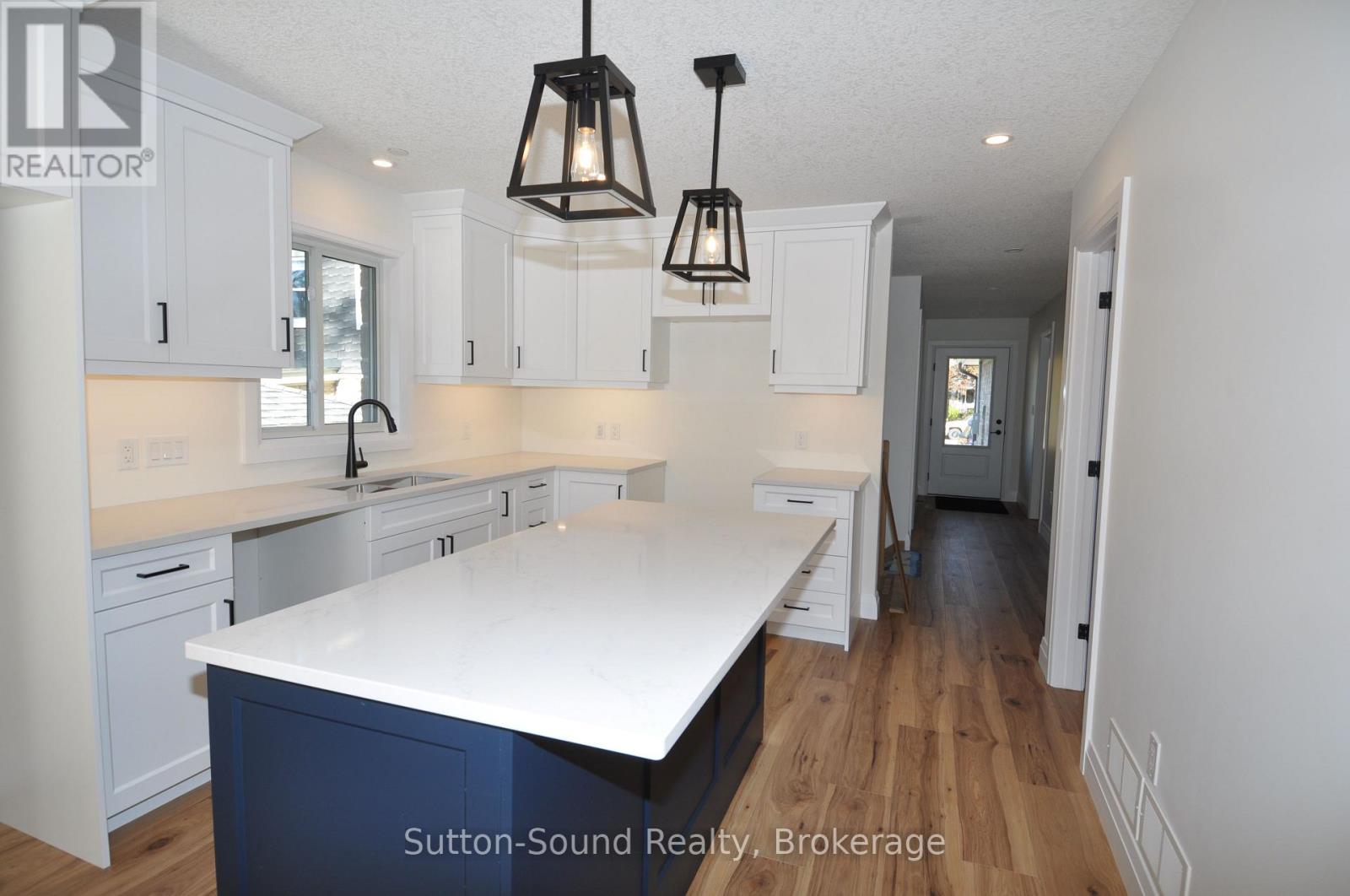 749 15th Street E, Owen Sound, Ontario  N4K 1X5 - Photo 3 - X12316674