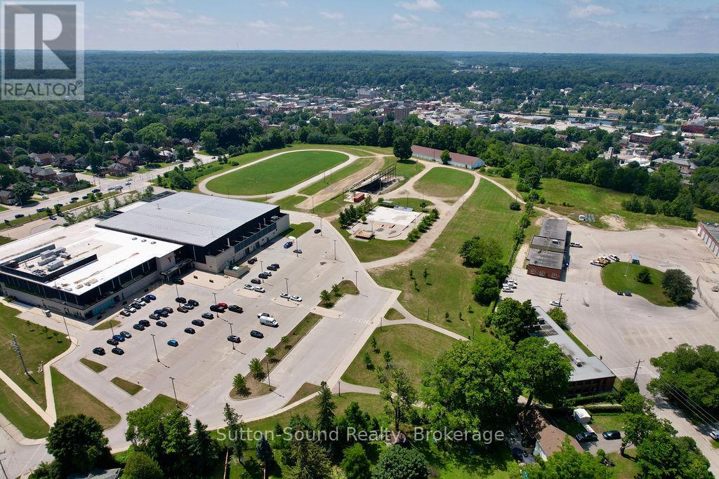 749 15th Street E, Owen Sound, Ontario  N4K 1X5 - Photo 38 - X12316674