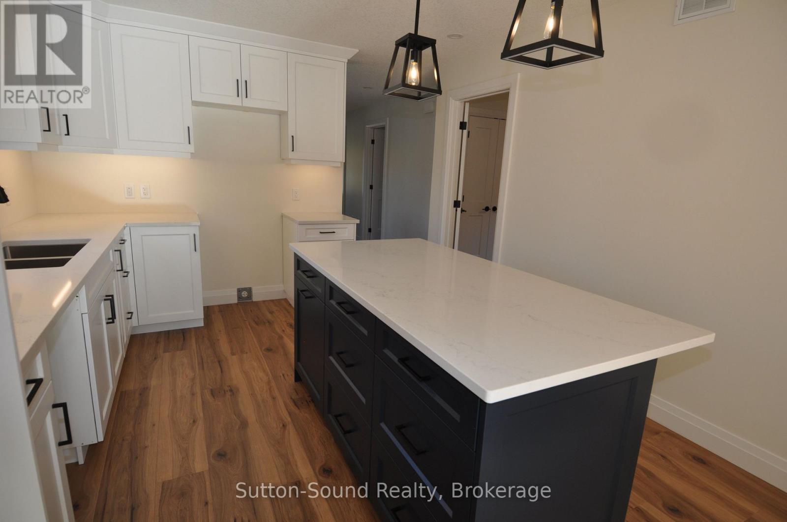 749 15th Street E, Owen Sound, Ontario  N4K 1X5 - Photo 5 - X12316674