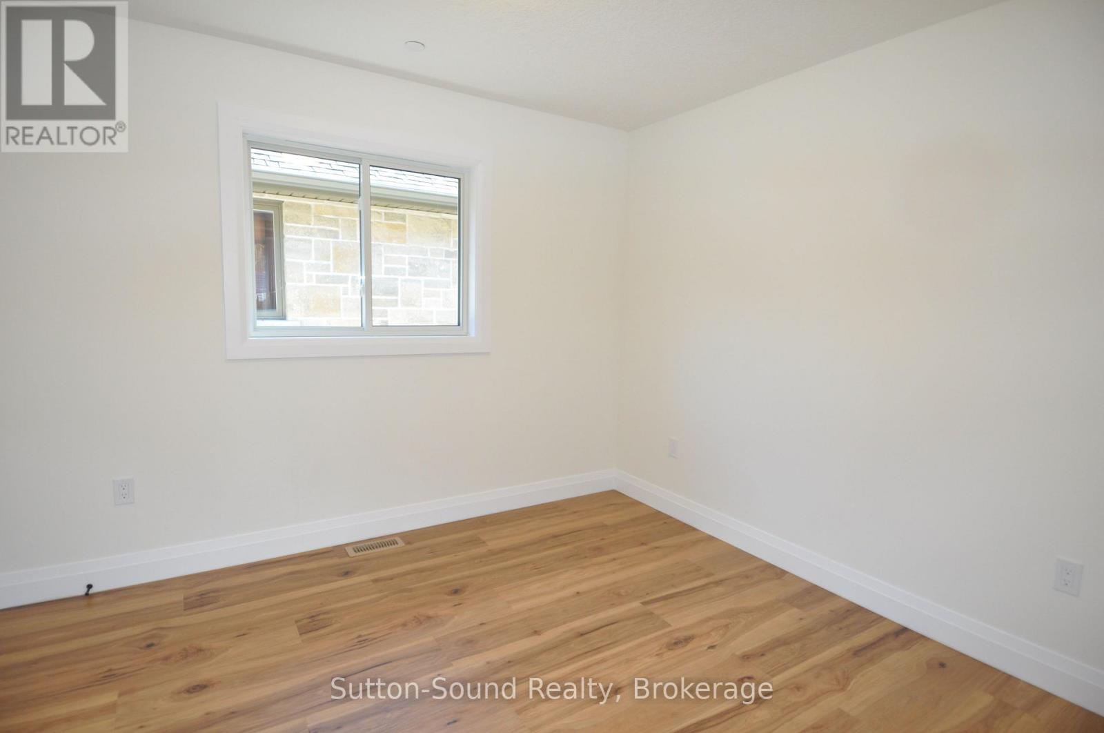 749 15th Street E, Owen Sound, Ontario  N4K 1X5 - Photo 8 - X12316674