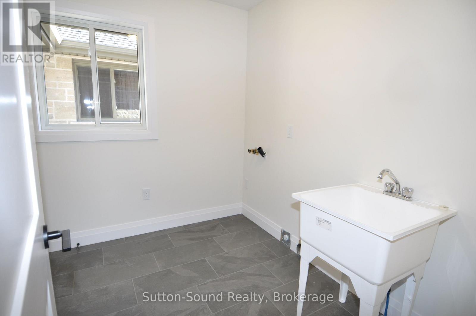 749 15th Street E, Owen Sound, Ontario  N4K 1X5 - Photo 7 - X12316674