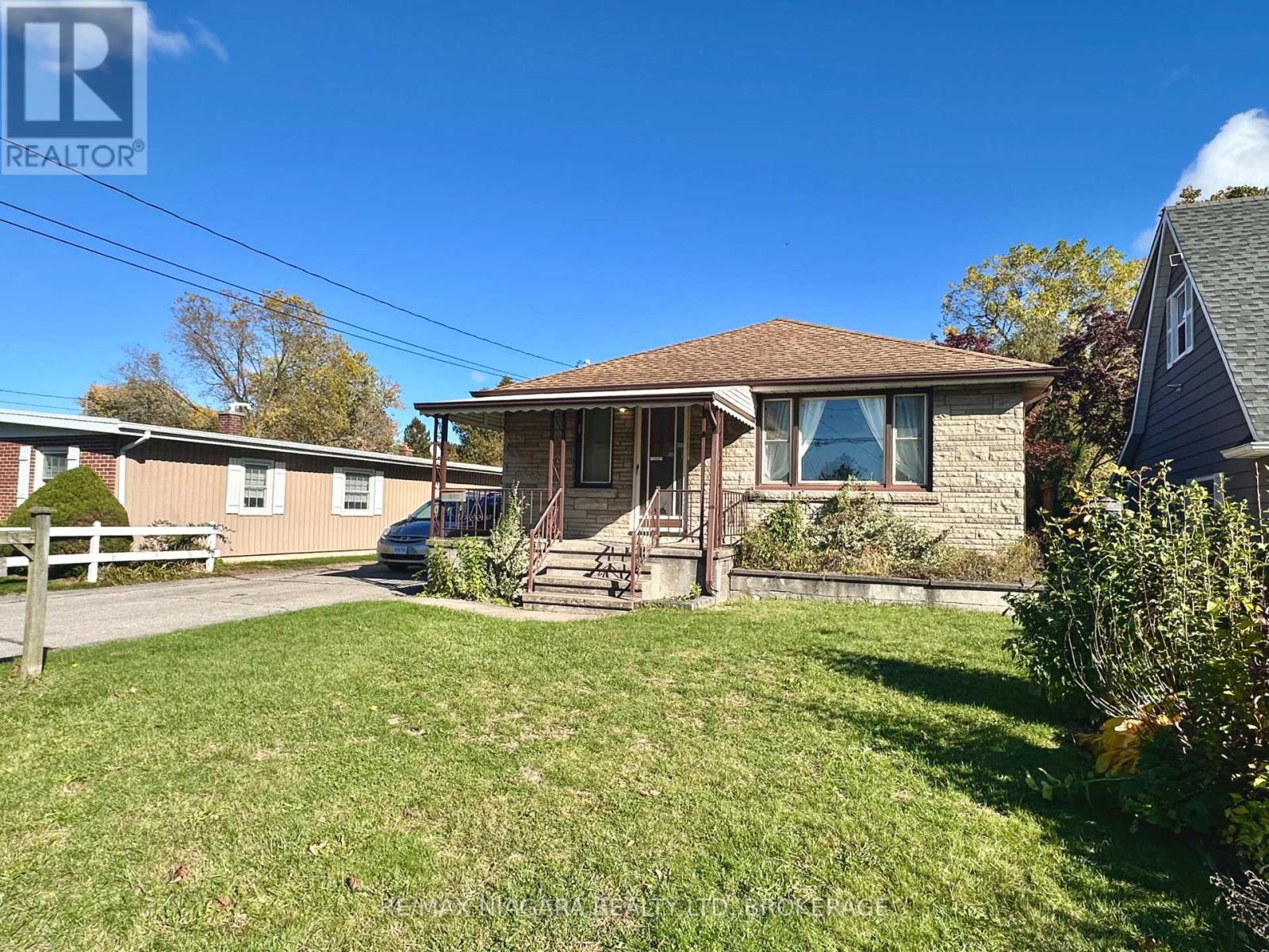 6376 Carlton Avenue, Niagara Falls, Ontario  L2G 5K3 - Photo 1 - X12486853