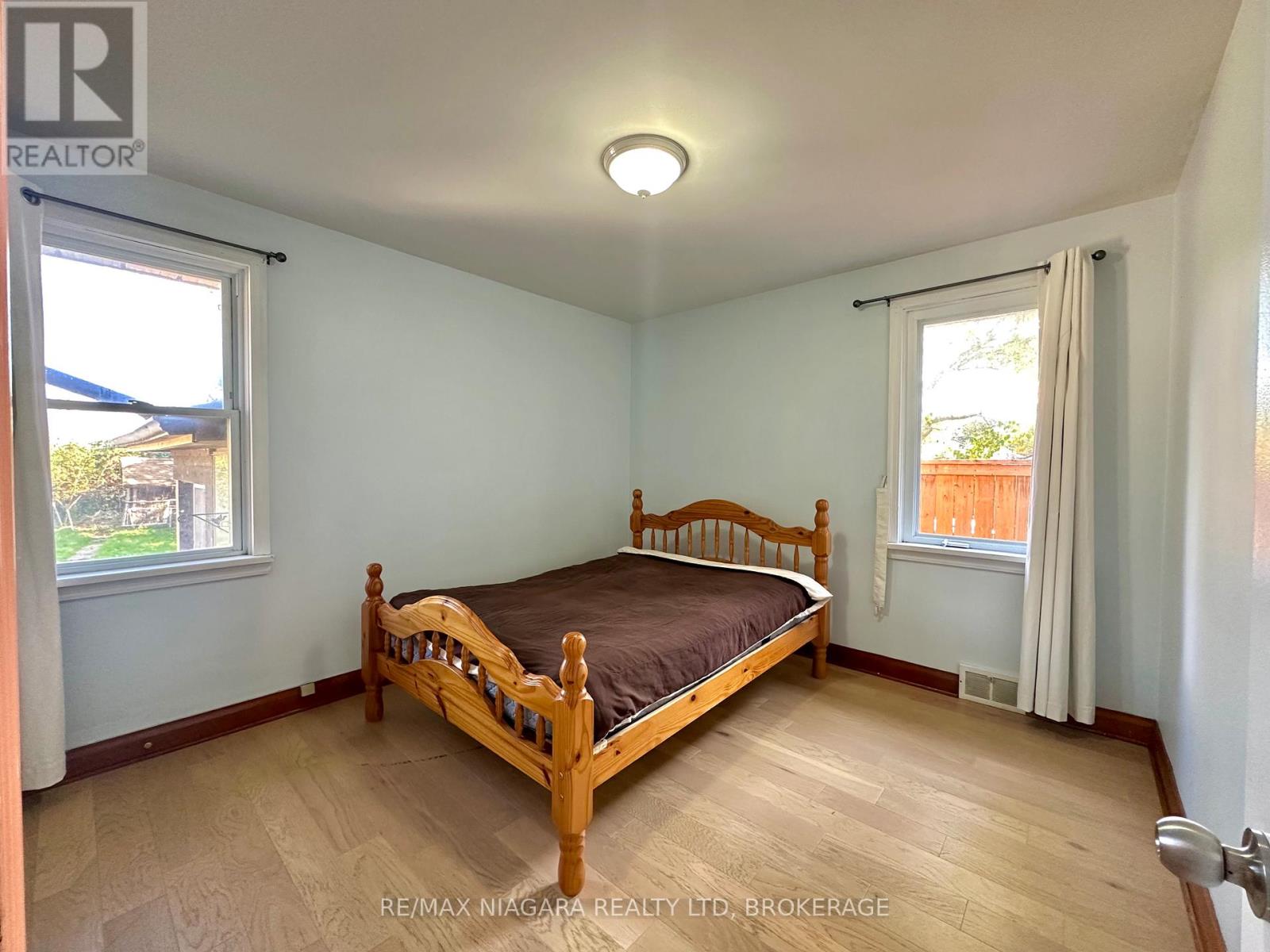 6376 Carlton Avenue, Niagara Falls, Ontario  L2G 5K3 - Photo 10 - X12486853