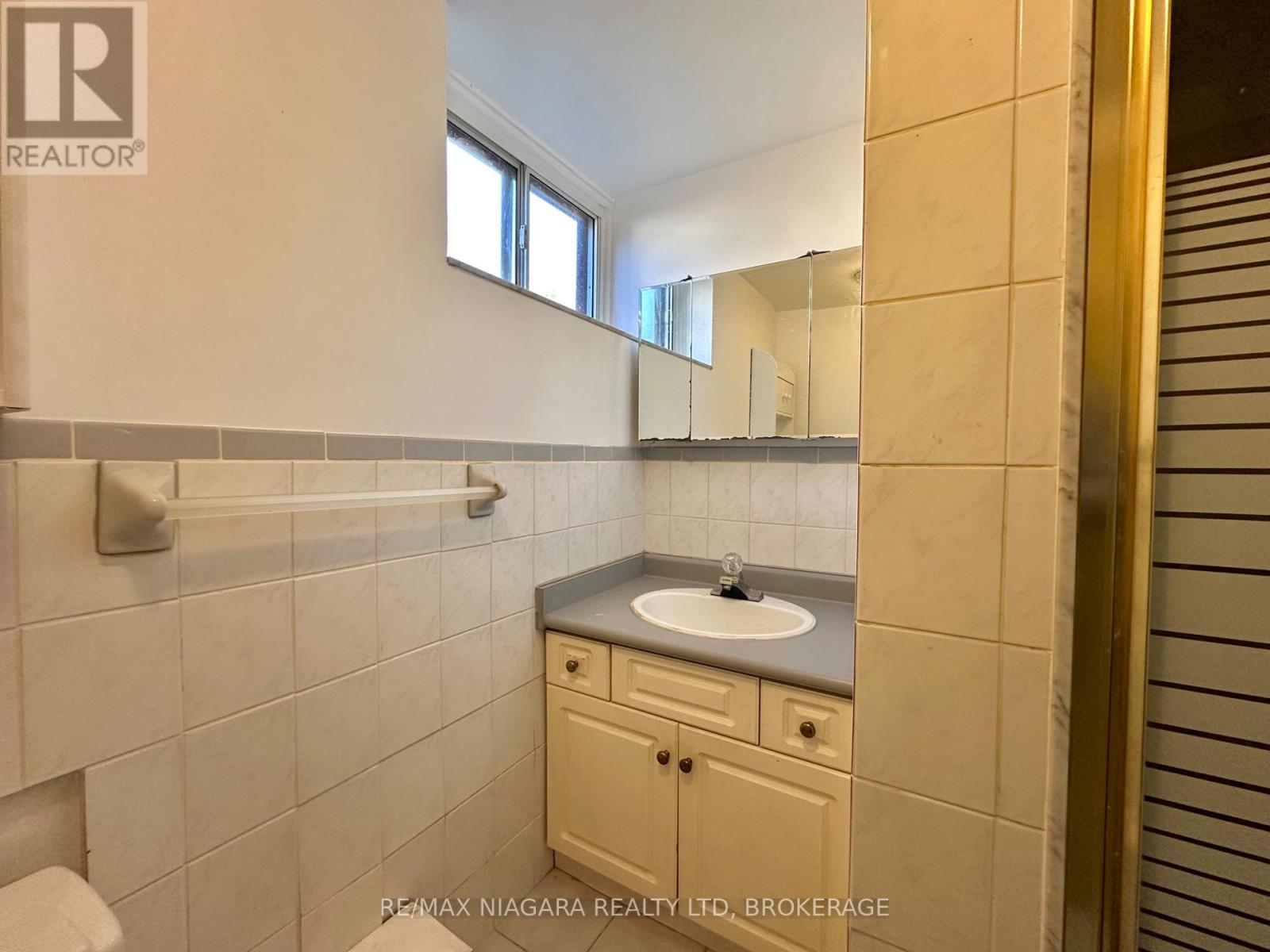 6376 Carlton Avenue, Niagara Falls, Ontario  L2G 5K3 - Photo 21 - X12486853