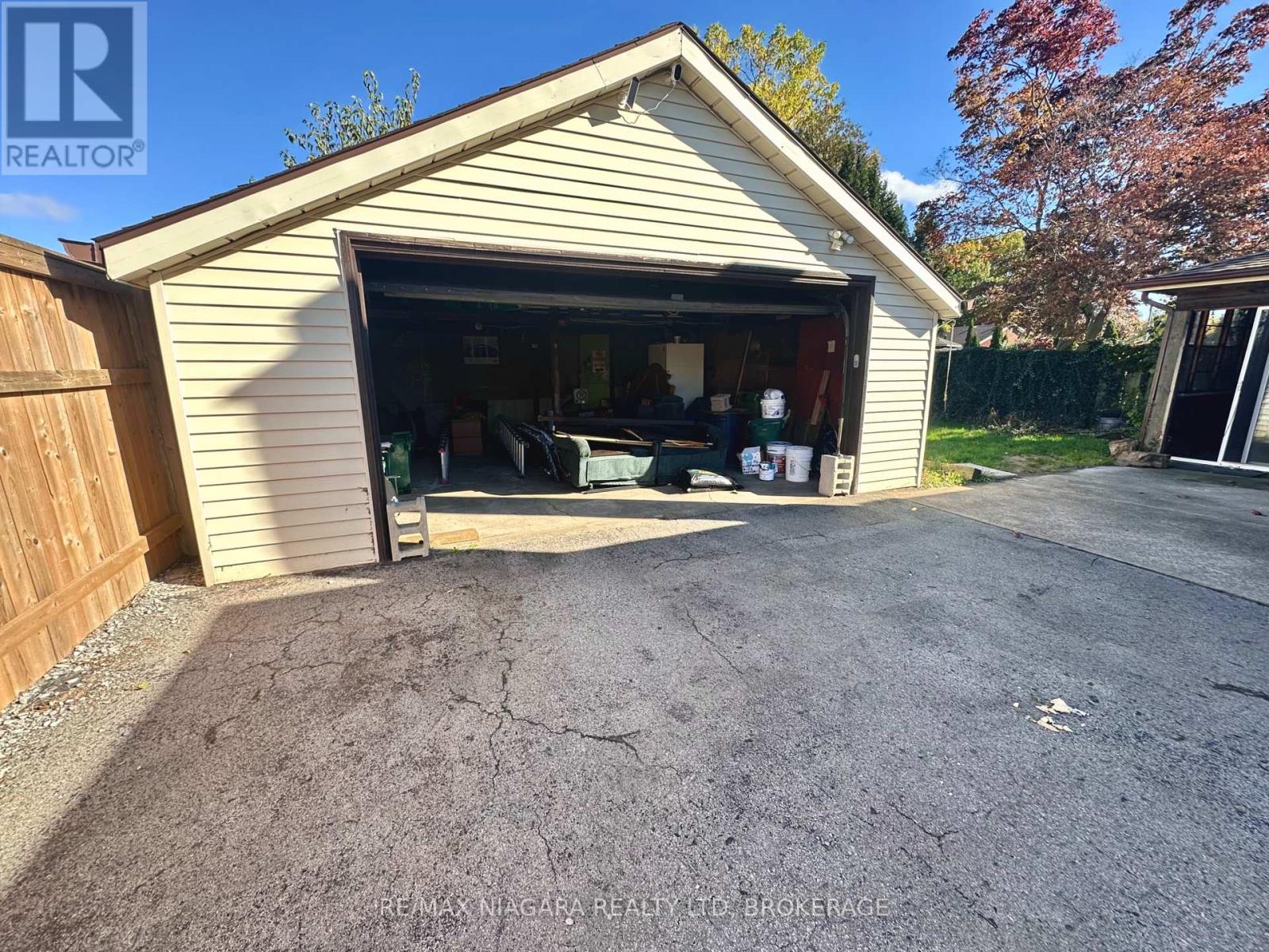 6376 Carlton Avenue, Niagara Falls, Ontario  L2G 5K3 - Photo 5 - X12486853