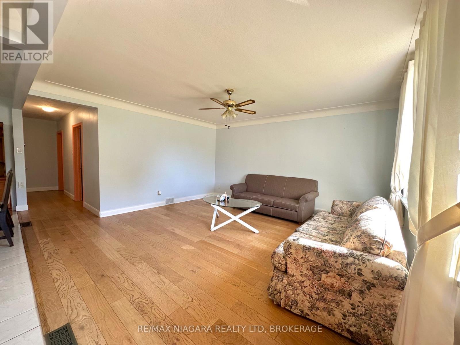 6376 Carlton Avenue, Niagara Falls, Ontario  L2G 5K3 - Photo 6 - X12486853