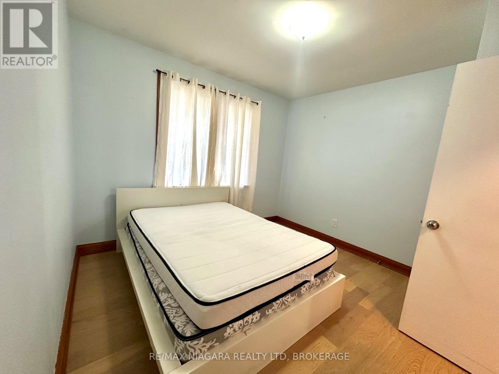 6376 Carlton Avenue, Niagara Falls, Ontario  L2G 5K3 - Photo 9 - X12486853