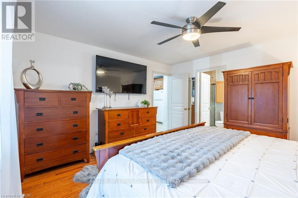 144 Sumner Crescent, Grimsby, Ontario  L3M 0B4 - Photo 11 - X12486819