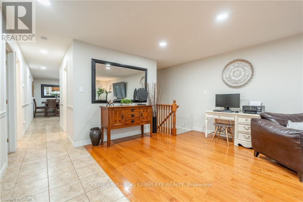 144 Sumner Crescent, Grimsby, Ontario  L3M 0B4 - Photo 6 - X12486819