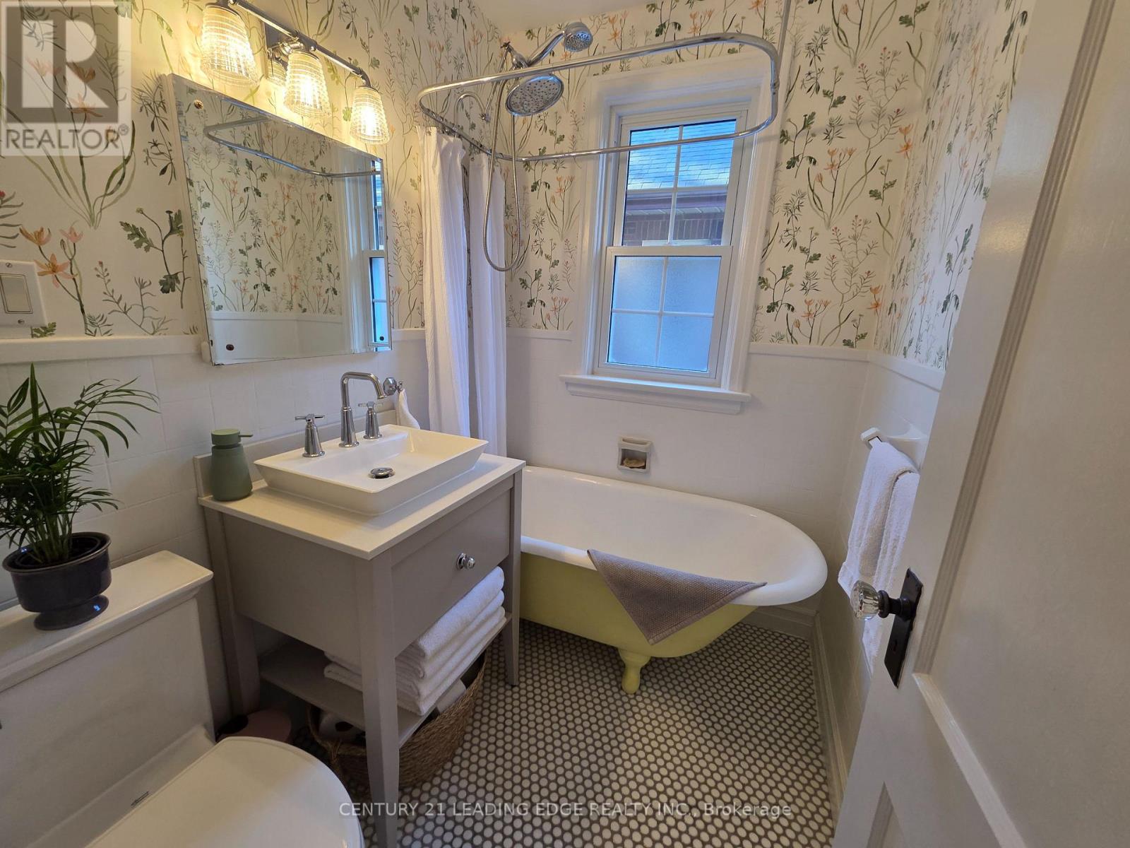 657 Emery Street, London South, Ontario  N6C 2G3 - Photo 11 - X12486828