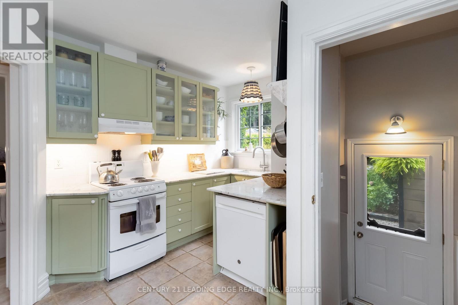 657 Emery Street, London South, Ontario  N6C 2G3 - Photo 15 - X12486828