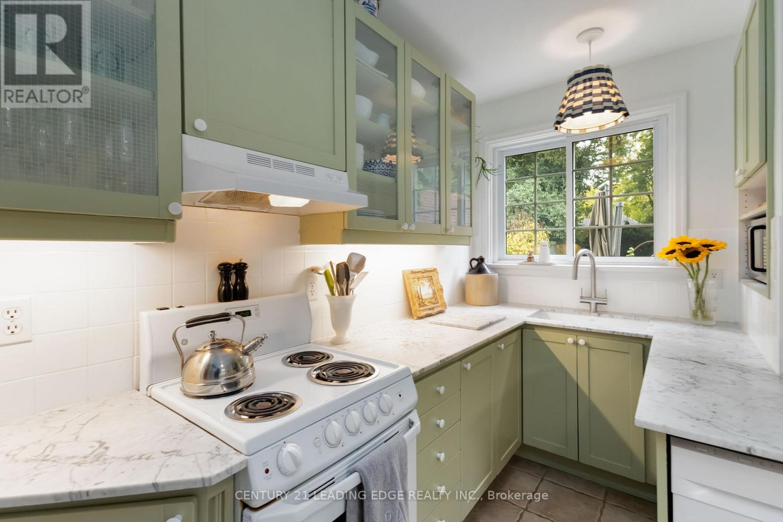 657 Emery Street, London South, Ontario  N6C 2G3 - Photo 17 - X12486828