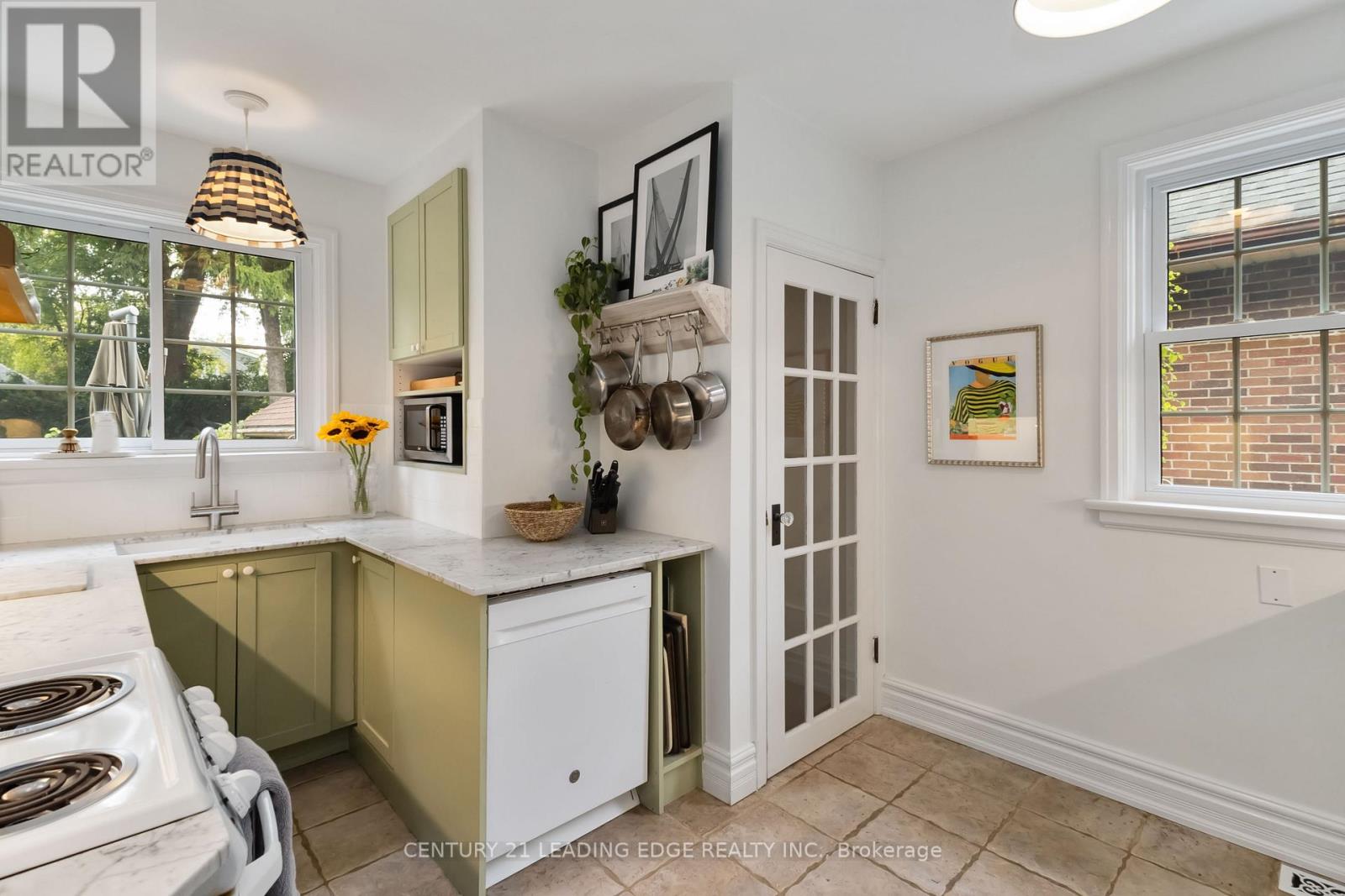 657 Emery Street, London South, Ontario  N6C 2G3 - Photo 18 - X12486828