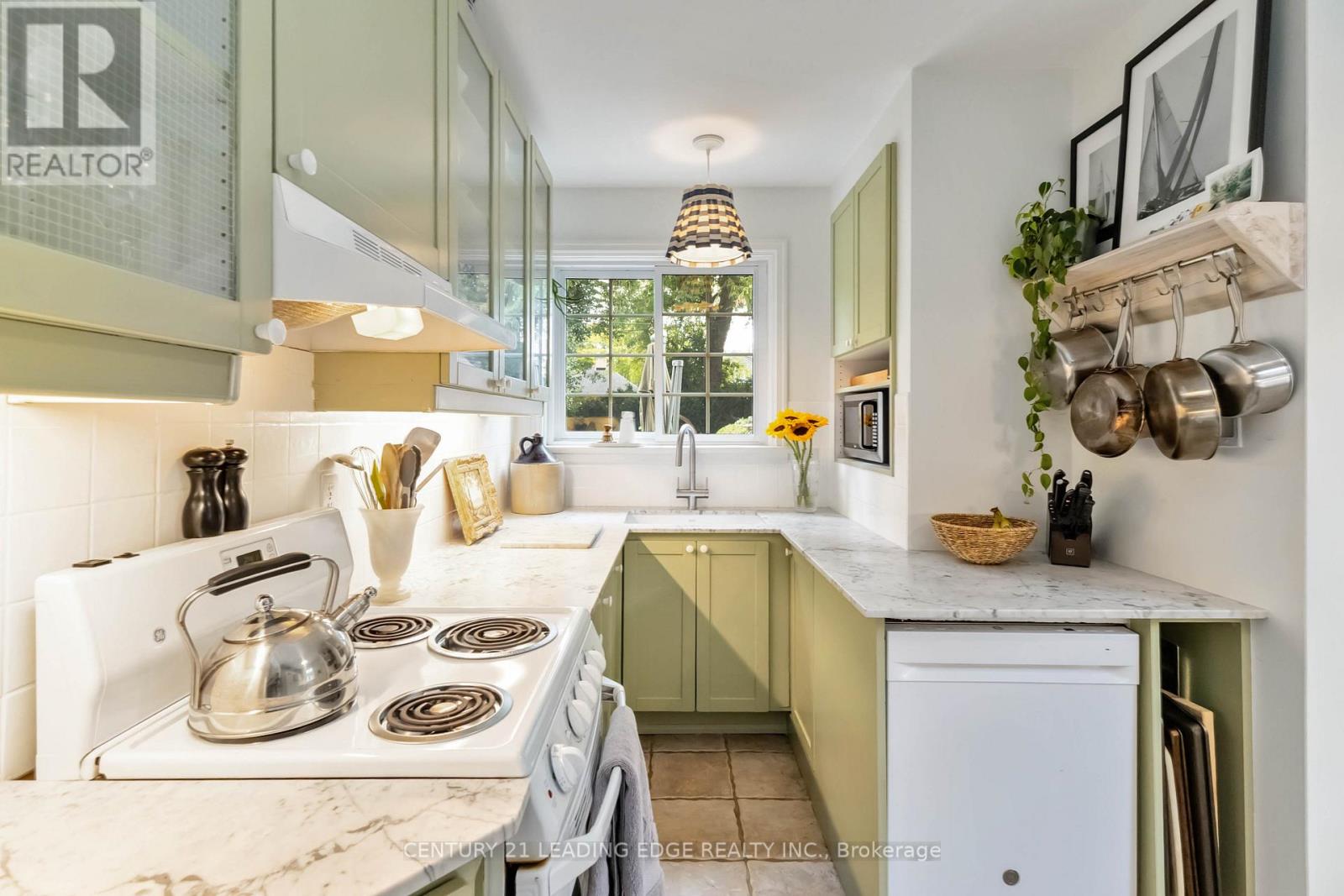 657 Emery Street, London South, Ontario  N6C 2G3 - Photo 19 - X12486828