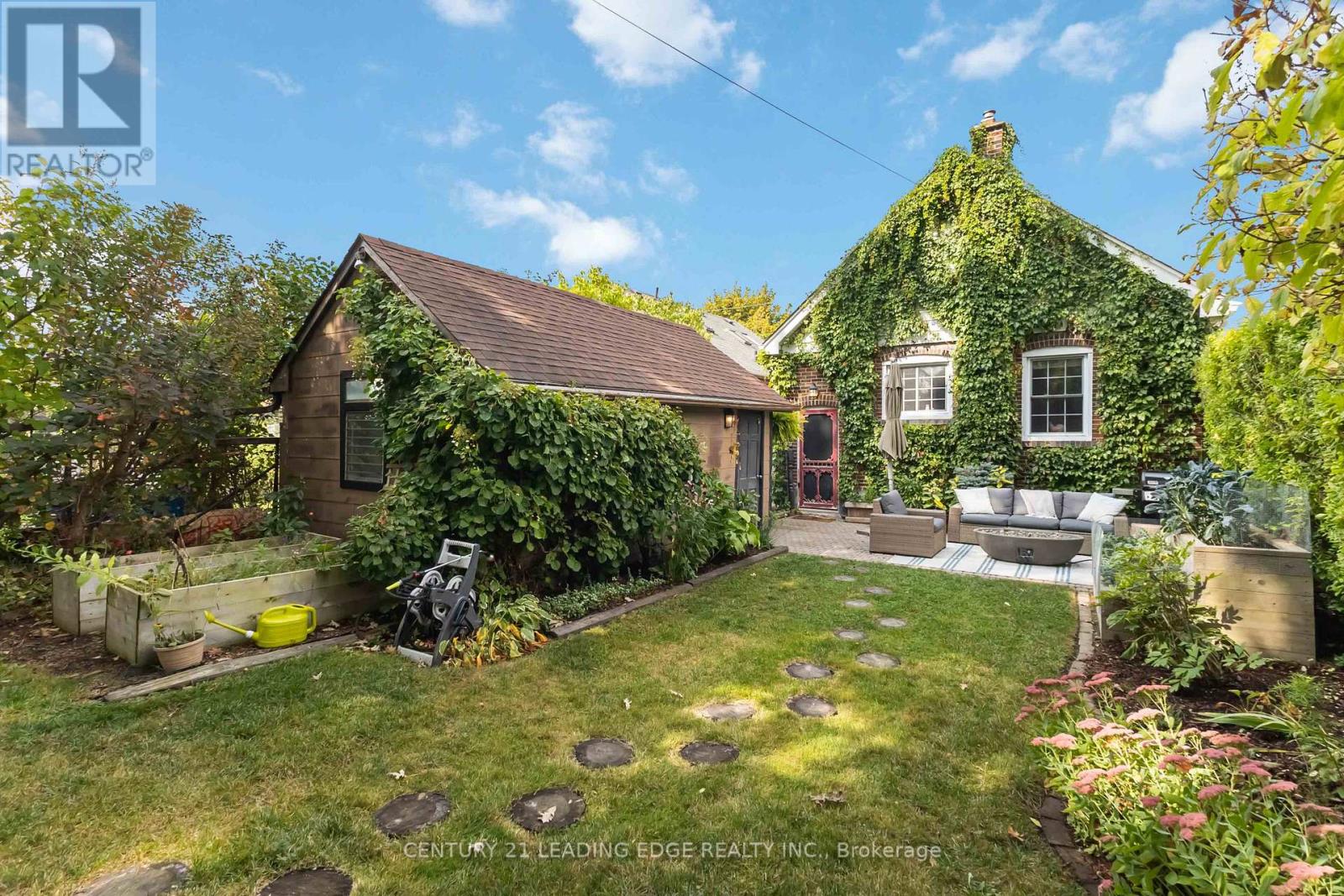 657 Emery Street, London South, Ontario  N6C 2G3 - Photo 2 - X12486828