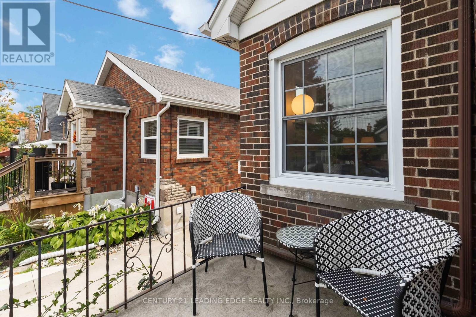 657 Emery Street, London South, Ontario  N6C 2G3 - Photo 3 - X12486828