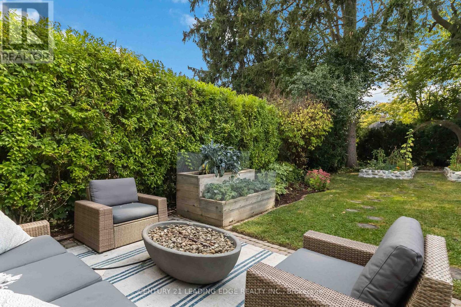 657 Emery Street, London South, Ontario  N6C 2G3 - Photo 34 - X12486828