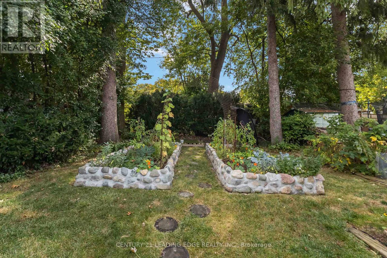 657 Emery Street, London South, Ontario  N6C 2G3 - Photo 35 - X12486828