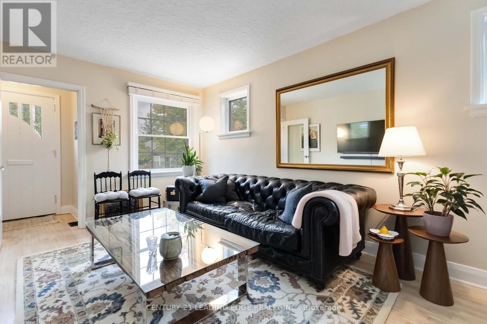 657 Emery Street, London South, Ontario  N6C 2G3 - Photo 5 - X12486828