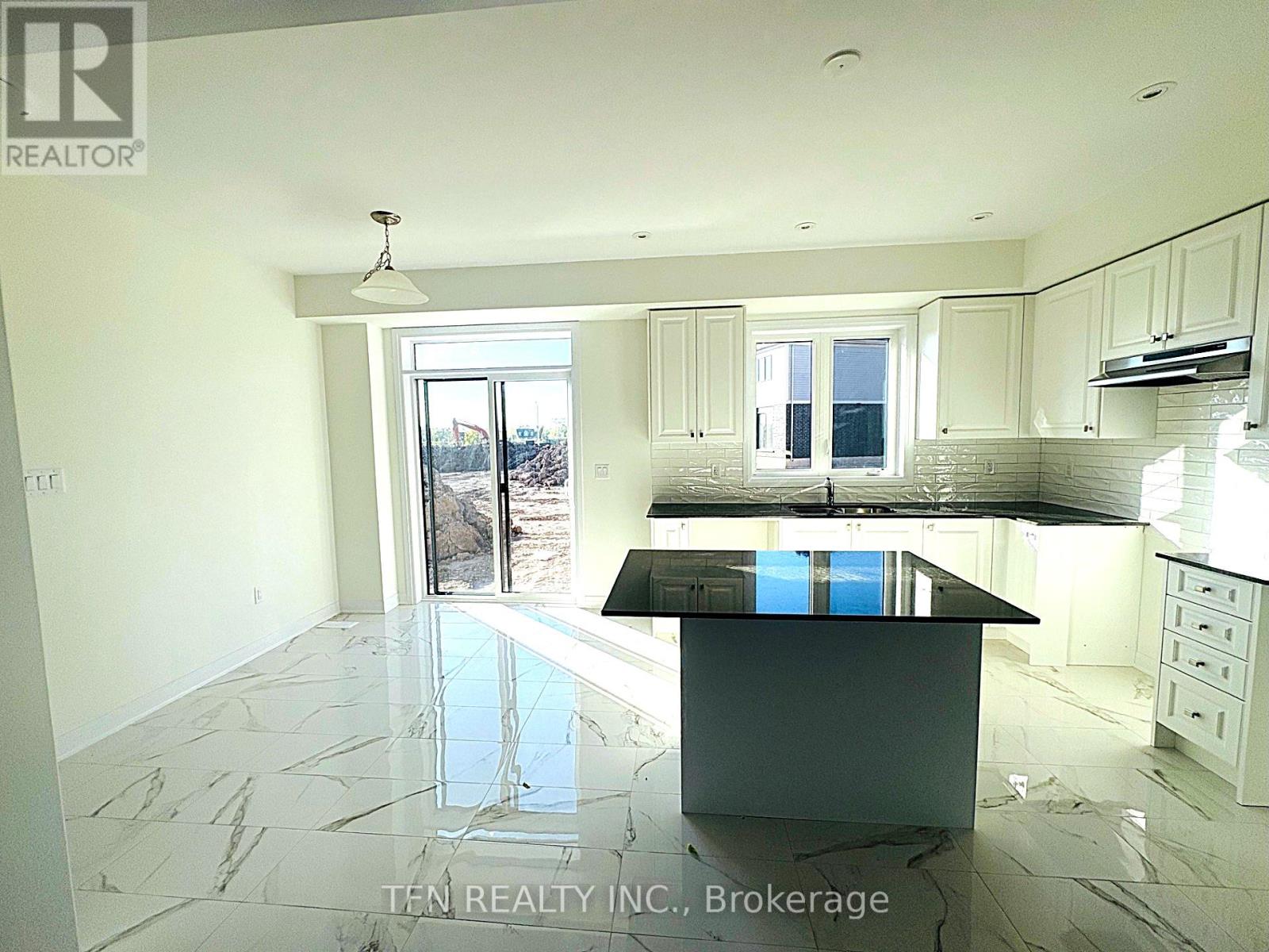 28 Canvas Crescent, Welland, Ontario  L3B 0P4 - Photo 3 - X12486834