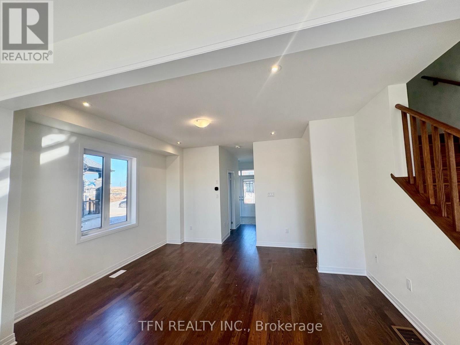 28 Canvas Crescent, Welland, Ontario  L3B 0P4 - Photo 4 - X12486834