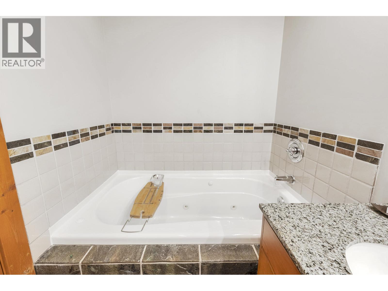 401 2202 Gondola Way, Whistler, British Columbia  V8E 0M7 - Photo 13 - R3062801