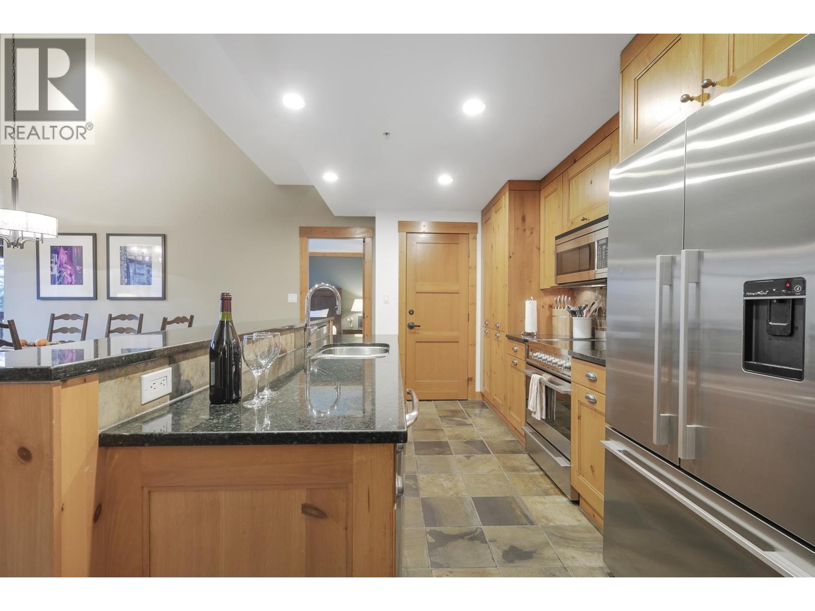 401 2202 Gondola Way, Whistler, British Columbia  V8E 0M7 - Photo 3 - R3062801