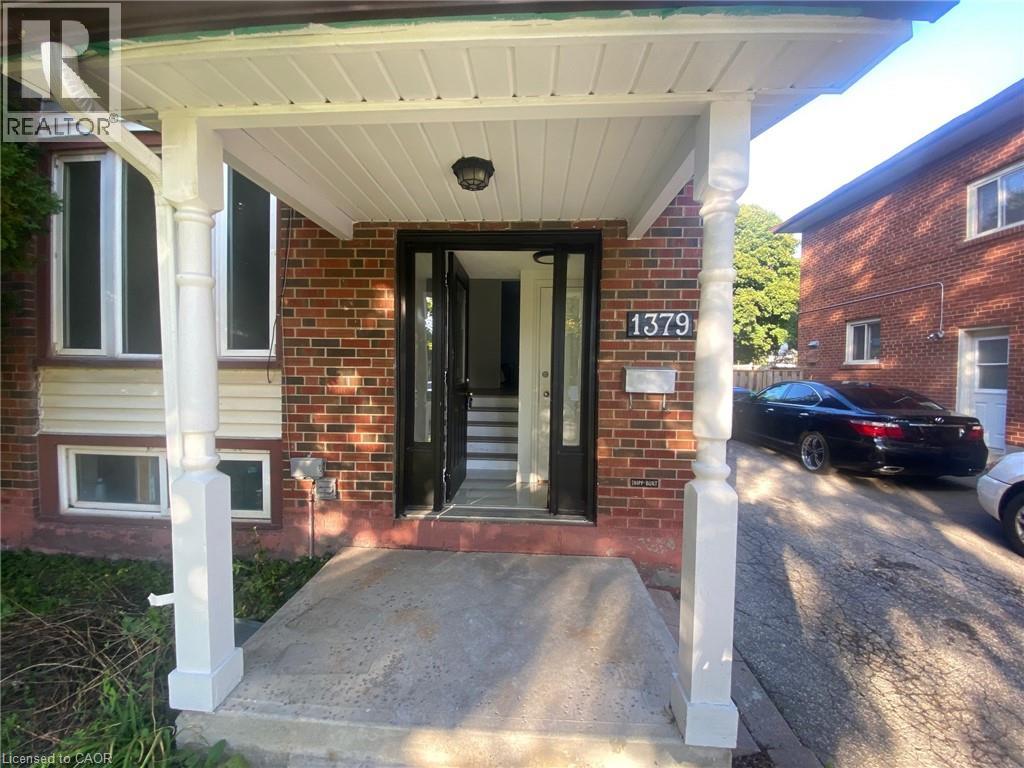 1379 Freeport Drive, Mississauga, Ontario  L5C 1S5 - Photo 2 - 40782553