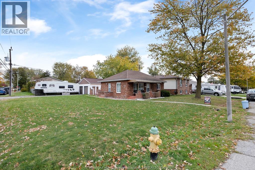 3706 Bliss, Windsor, Ontario  N8W 3C2 - Photo 3 - 25027323