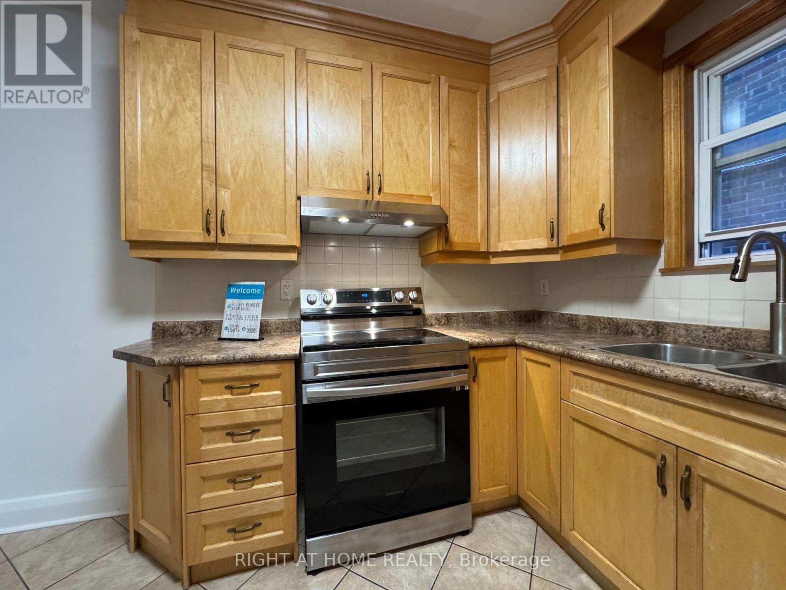 1198 Avenue Road, Toronto, Ontario  M5N 2G1 - Photo 3 - C12486860