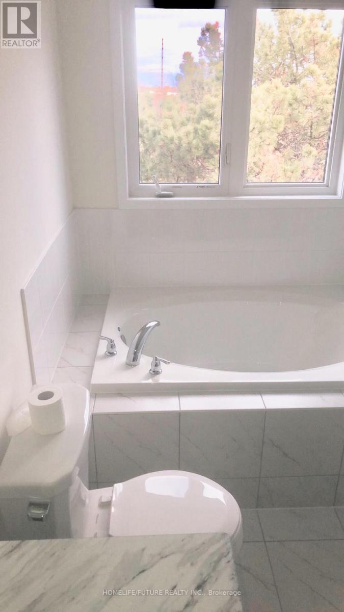 978 Kicking Horse Path, Oshawa, Ontario  L1J 0B4 - Photo 4 - E12486856