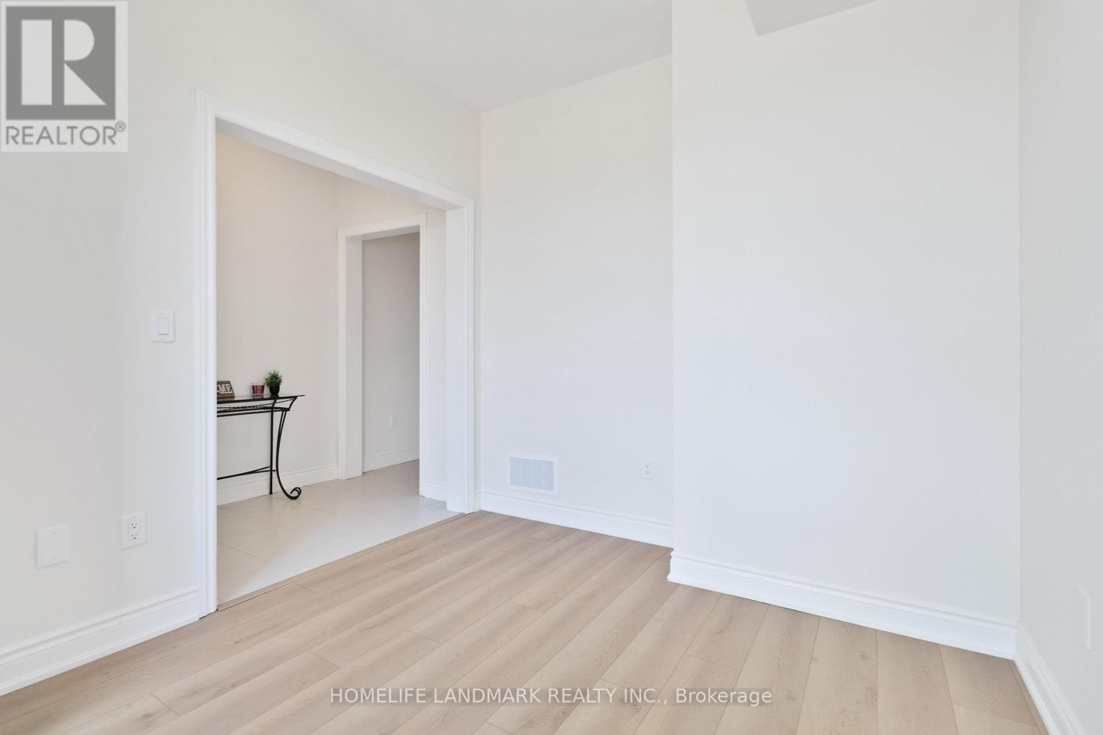 3303 Sixth Line, Oakville, Ontario  L6H 0Z6 - Photo 5 - W12486849