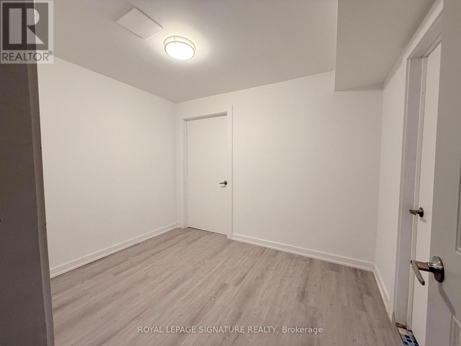 Lower - 38 Burnhamthorpe Road W, Oakville, Ontario  L6M 4K4 - Photo 10 - W12486857