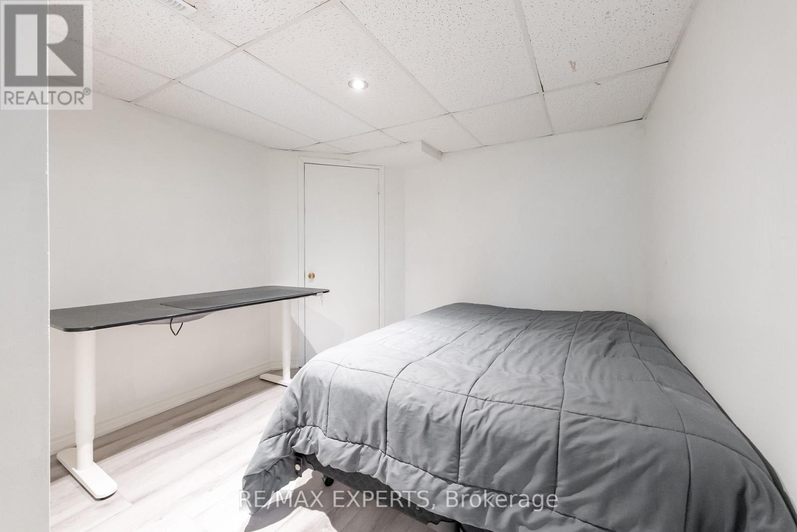 7 Yellow Brick Road, Brampton, Ontario  L6V 4K8 - Photo 13 - W12486859