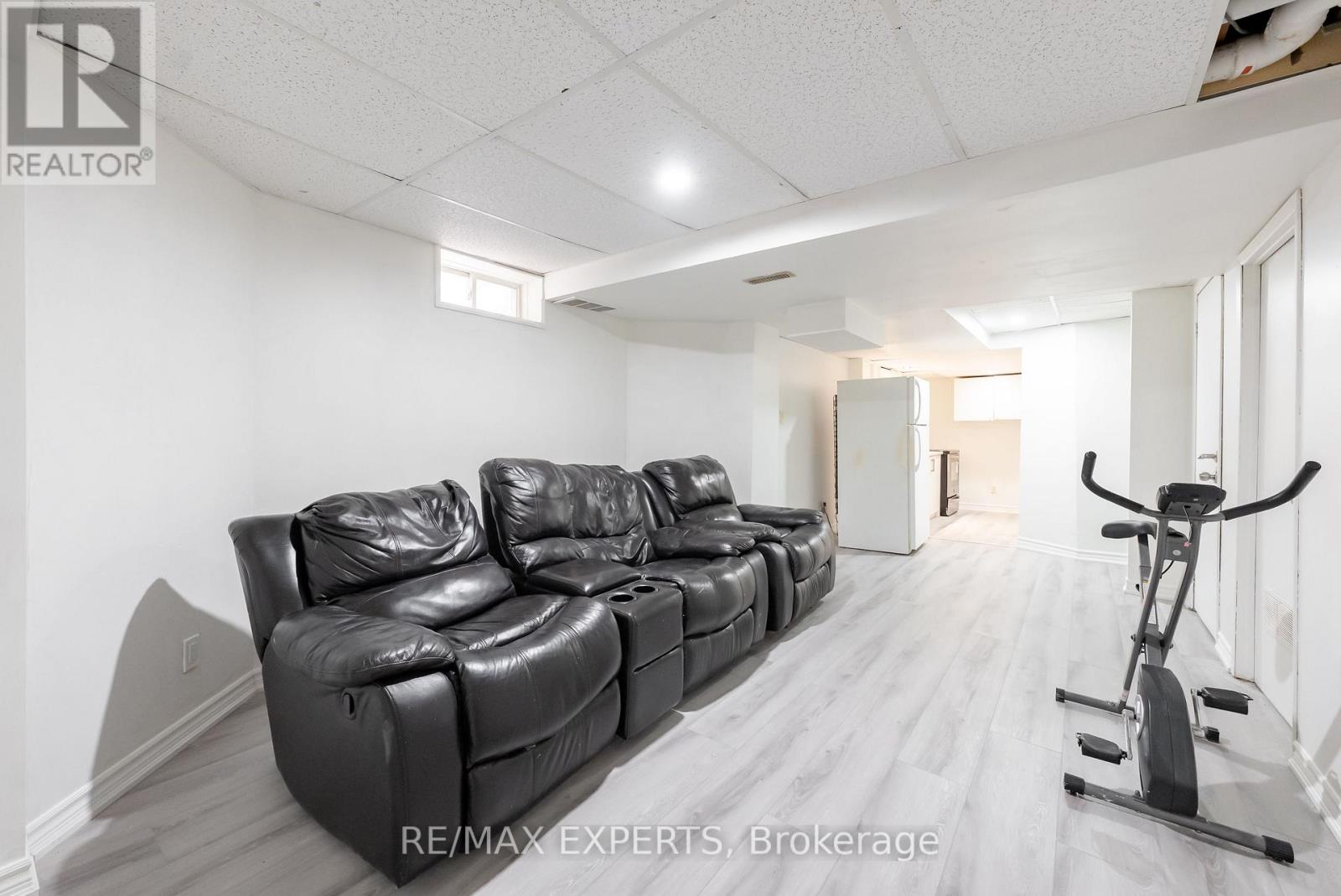 7 Yellow Brick Road, Brampton, Ontario  L6V 4K8 - Photo 14 - W12486859