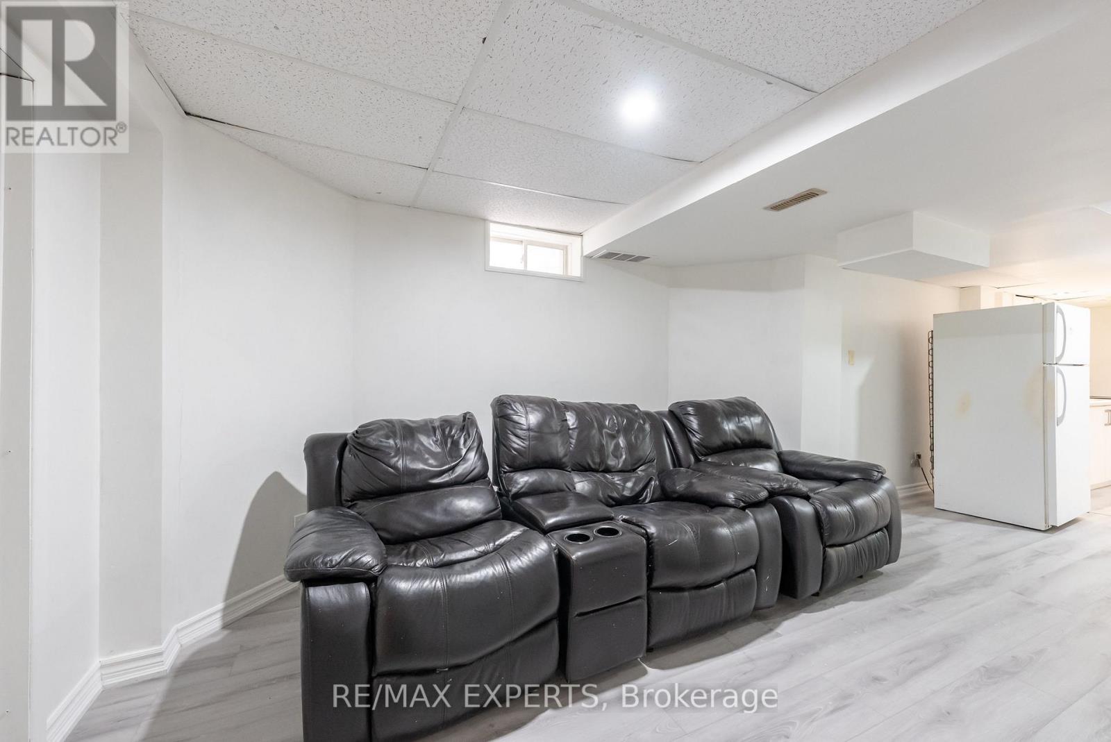 7 Yellow Brick Road, Brampton, Ontario  L6V 4K8 - Photo 16 - W12486859