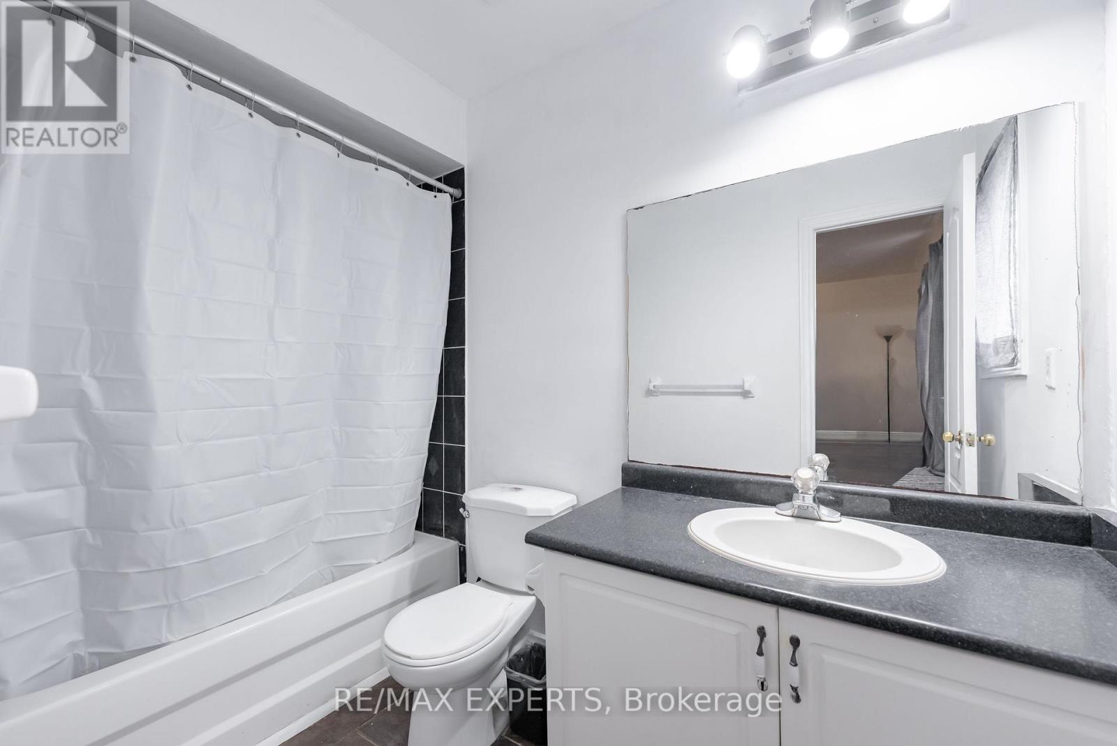 7 Yellow Brick Road, Brampton, Ontario  L6V 4K8 - Photo 29 - W12486859