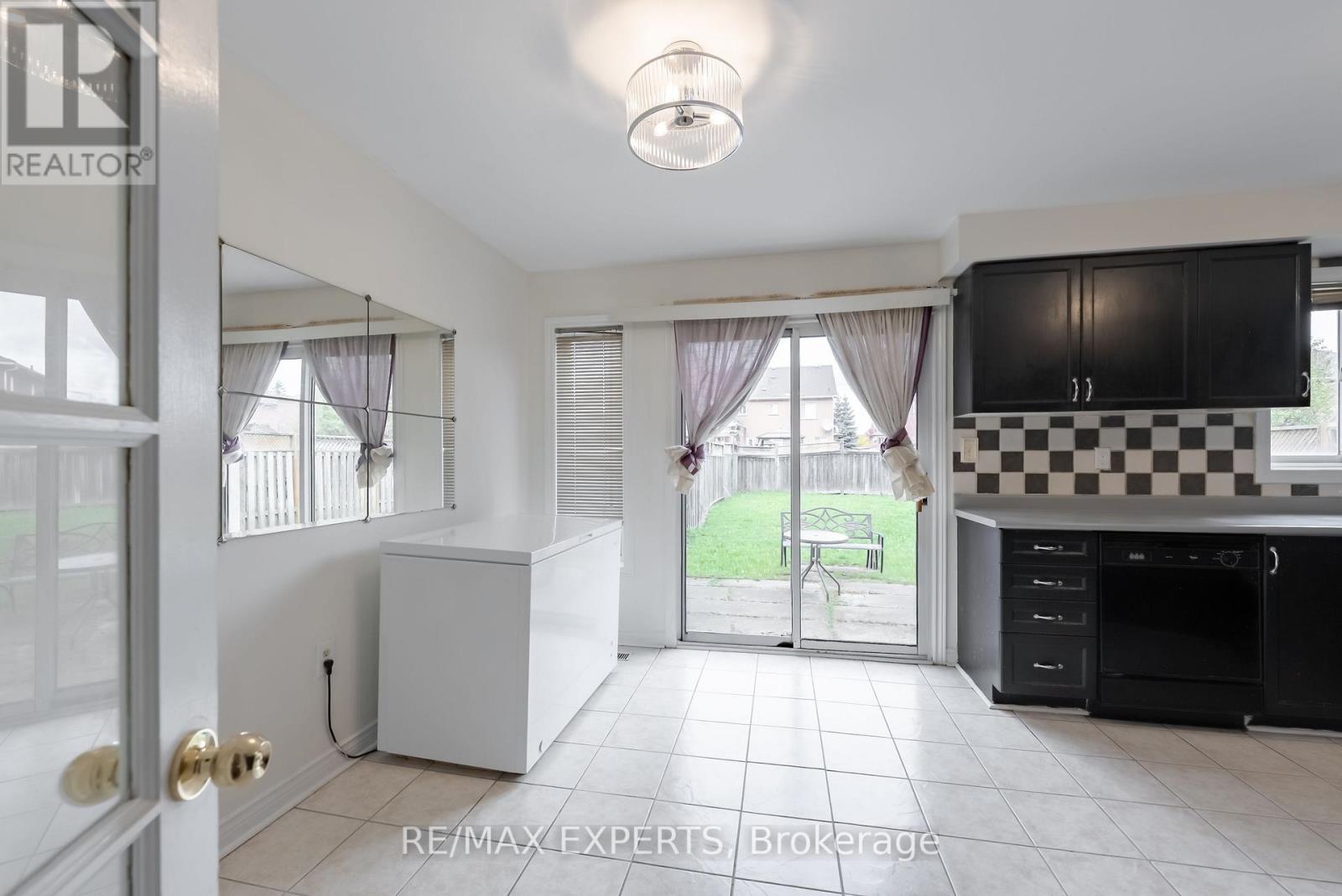 7 Yellow Brick Road, Brampton, Ontario  L6V 4K8 - Photo 43 - W12486859