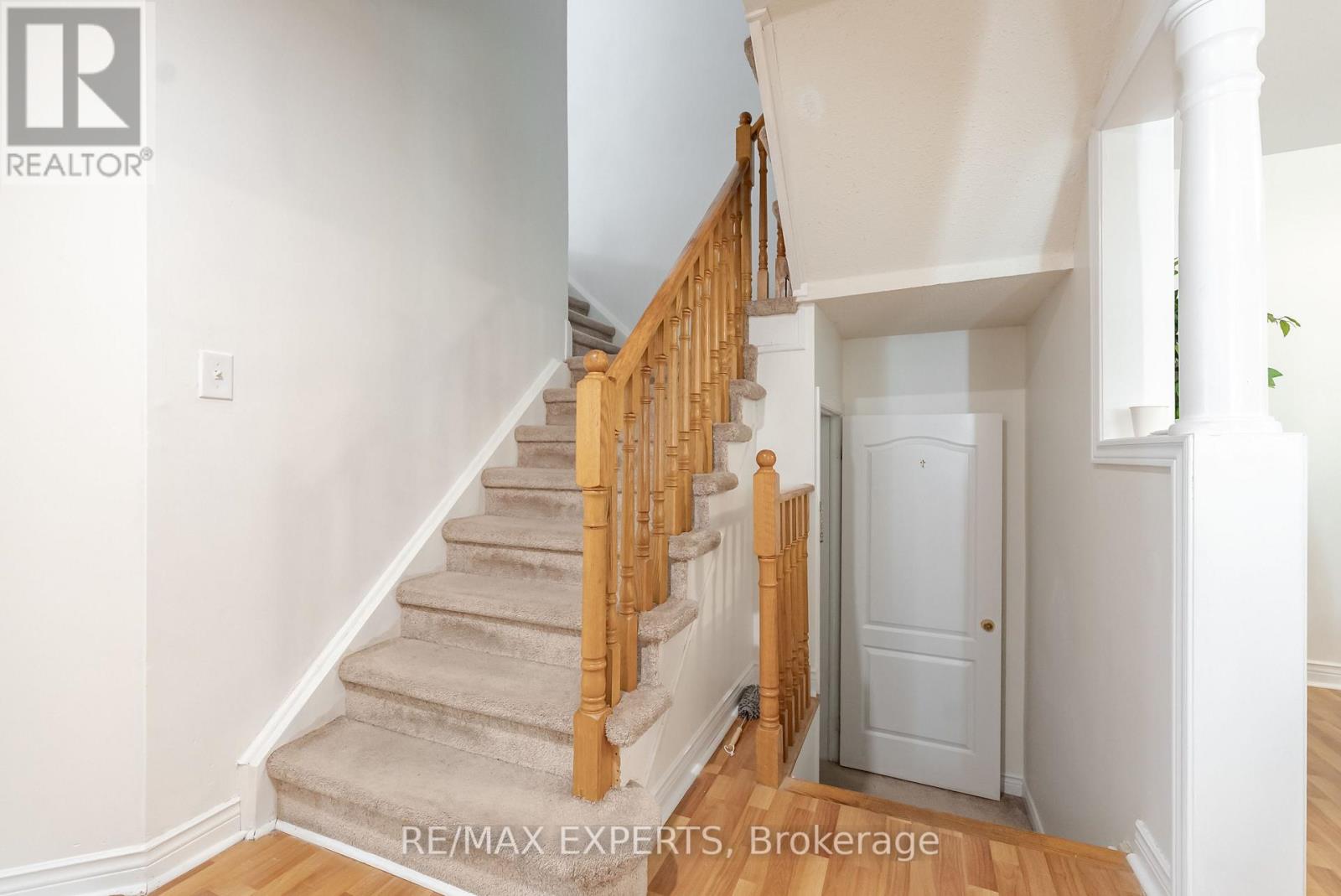 7 Yellow Brick Road, Brampton, Ontario  L6V 4K8 - Photo 5 - W12486859