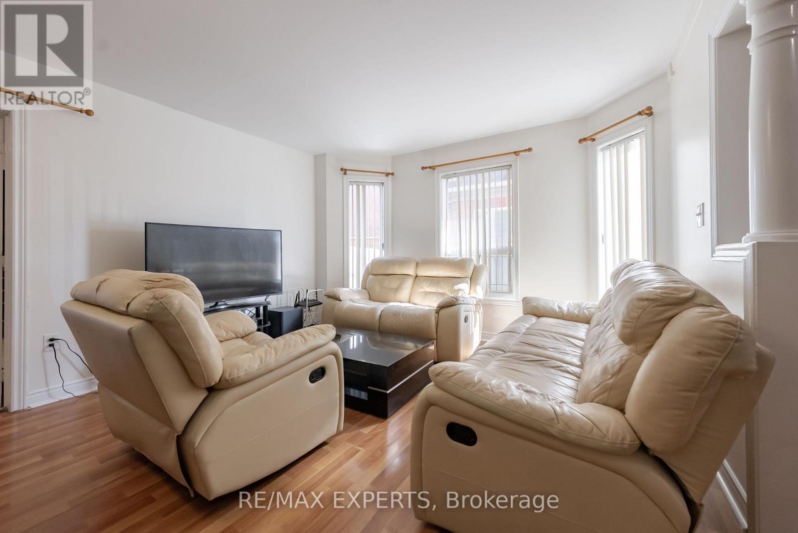 7 Yellow Brick Road, Brampton, Ontario  L6V 4K8 - Photo 7 - W12486859